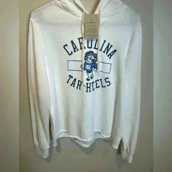 Alternative Apparel Sweaters - Alternative Sz M Apparel White Carolina Tar Heels Hoodie
